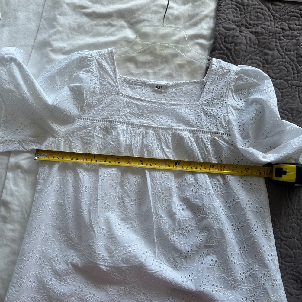 GAP Ivory Eyelet Blouse - Picture 4 of 5